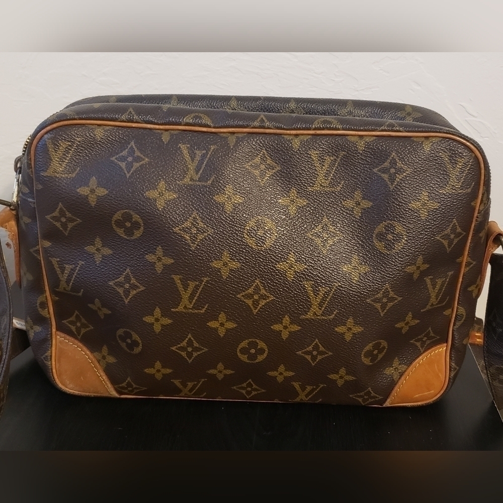 Louis Vuitton  (Unisex) Brown  Monogram Shoulder Bag - Picture 2 of 16